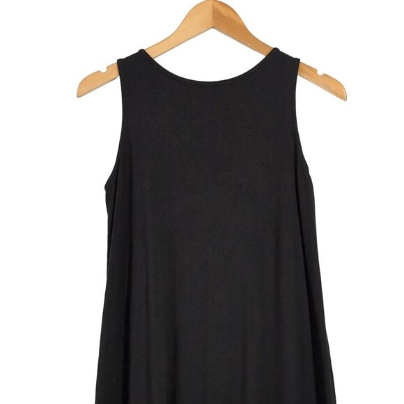 Elegant Black Sleeveless Dress - Picture 3 of 10